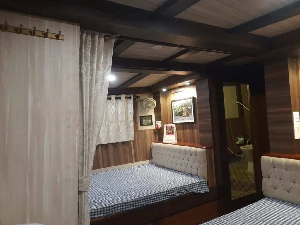 Sundarban AC Houseboat Tour Packages 
